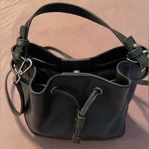 MATT & NAT BUCKET BAG